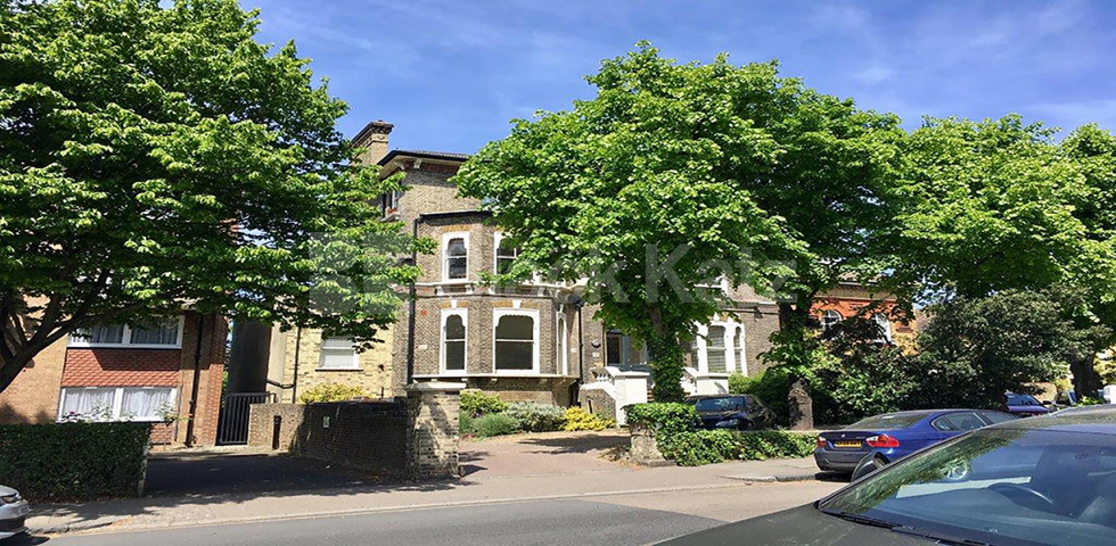 Enchanting 1 Bedroom, Furnished Apartment in Nightingale Lane SW12